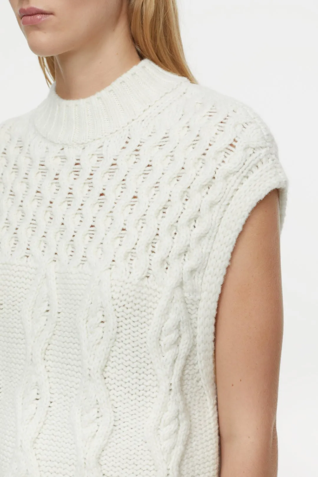 CLOSED WOMENS SLEEVELESS KNIT - VANILLA CREAM